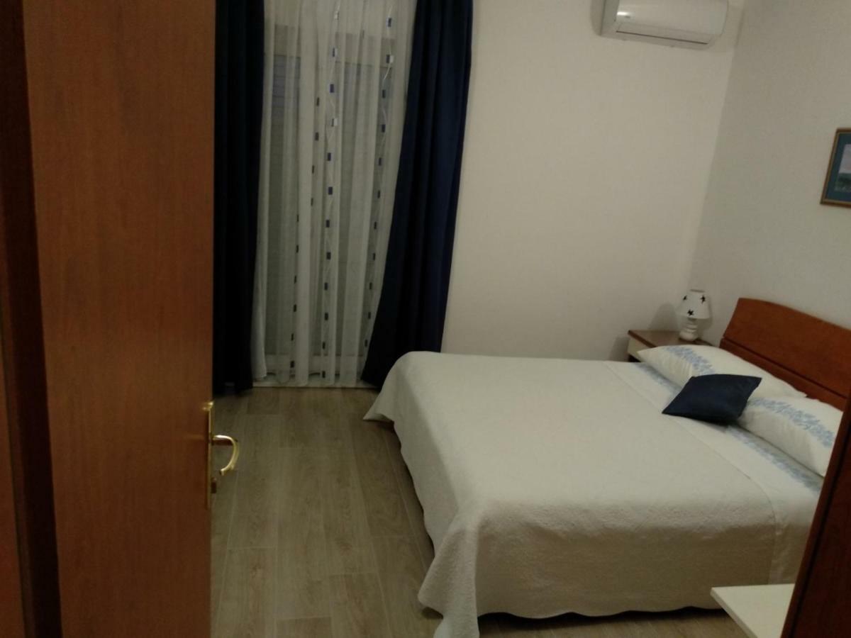 Apartments And Rooms Niksa Подгора Екстериор снимка